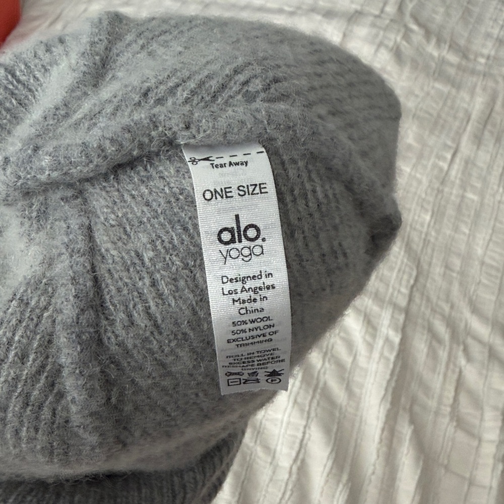 ALO Yoga Soft Gray Knit beanie - Picture 2 of 4